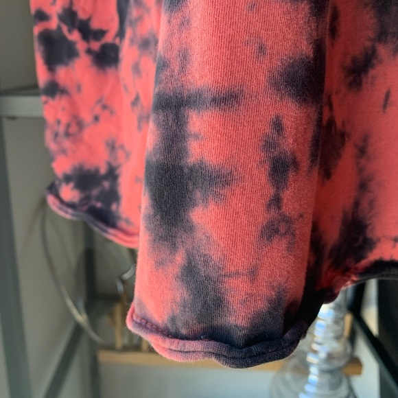 torrid Friday The 13th Crew Neck Tee Tie-Dye Red Black Horror Jason Vorhees Tee - Picture 8 of 16